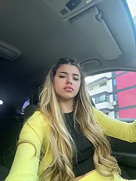 LolaAmore online show from November 2025 12:38:01 PM