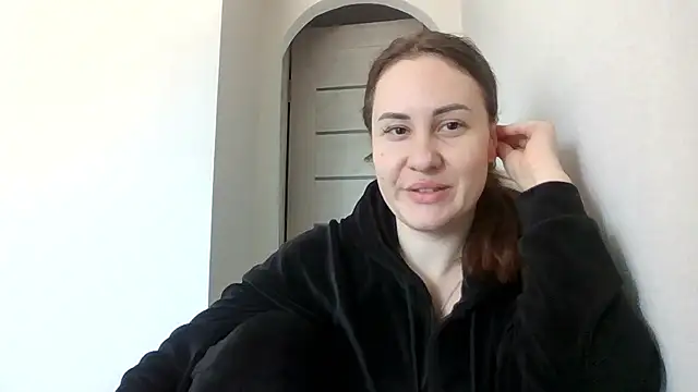 Snapshot of MeadowEyes chatting on April 2026 07:06:02 AM MeadowEyes online show from April 2026 07:06:02 AM