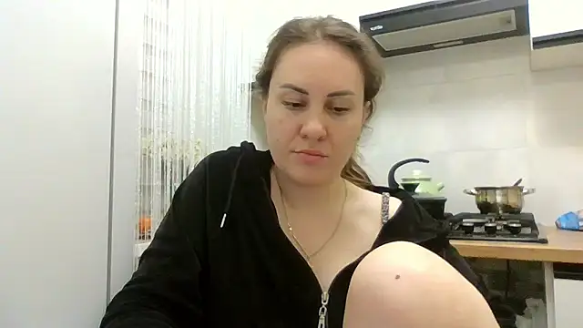 Snapshot of MeadowEyes chatting on May 2026 08:25:01 PM MeadowEyes online show from May 2026 08:25:01 PM