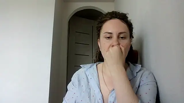 Snapshot of MeadowEyes chatting on May 2026 01:06:01 PM MeadowEyes online show from May 2026 01:06:01 PM