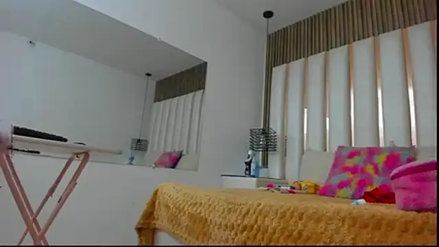 AmbarGills online show from November 2025 01:10:02 PM