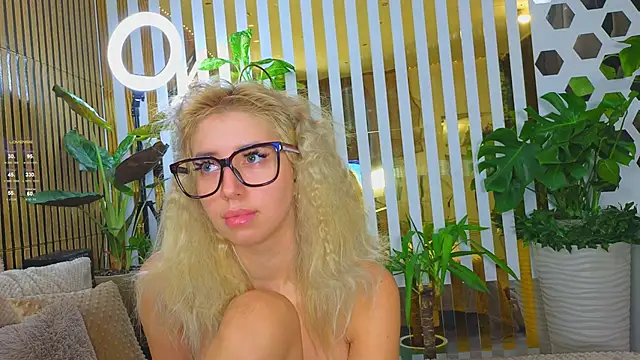 Snapshot of Violetttttta chatting on October 2025 08:47:02 AM Violetttttta online show from October 2025 08:47:02 AM