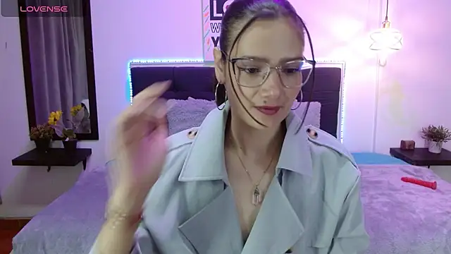 Snapshot of Dafne_xx_ chatting on October 2025 01:44:02 PM Dafne xx online show from October 2025 01:44:02 PM