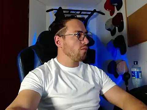 Snapshot of kurt_xx chatting on November 2025 12:38:02 PM kurt xx online show from November 2025 12:38:02 PM