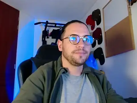 Snapshot of kurt_xx chatting on December 2025 02:04:02 PM kurt xx online show from December 2025 02:04:02 PM