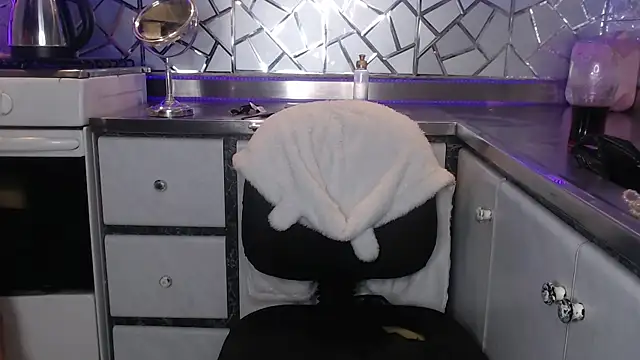 ZAMMIRA online show from December 2025 07:23:02 PM