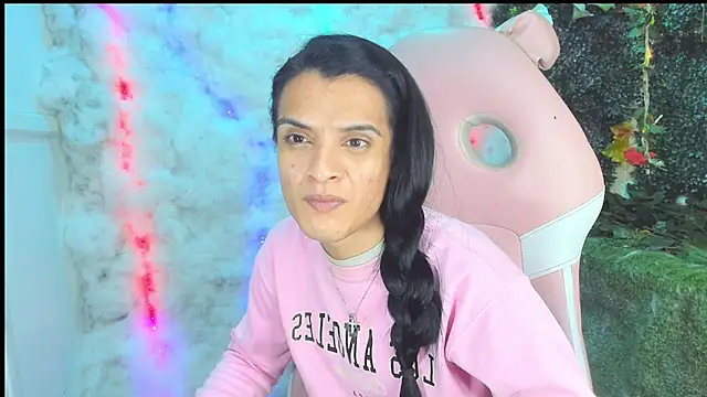 Snapshot of ZAMMIRA chatting on February 2026 05:22:01 AM ZAMMIRA online show from February 2026 05:22:01 AM