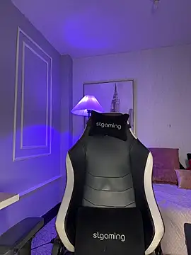 HoneyMollyX online show from April 2026 01:01:01 PM