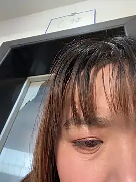 Snapshot of weiww1995 chatting on December 2025 03:57:01 AM weiww1995 online show from December 2025 03:57:01 AM
