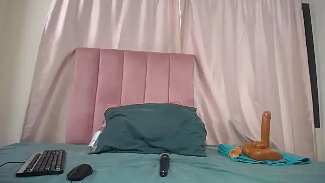 Kelly-001 online show from April 2026 08:17:01 AM