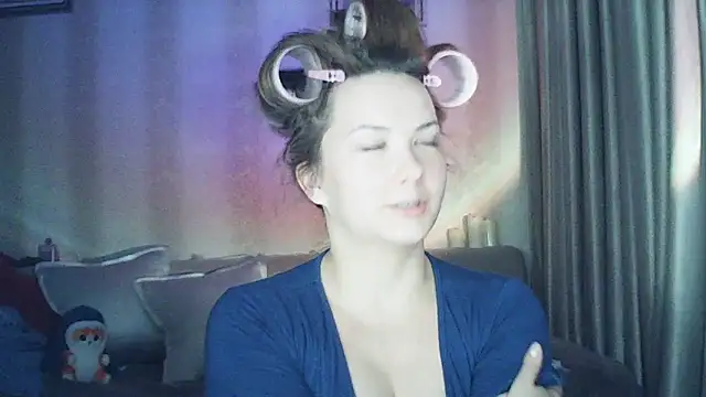 MoodieMira online show from February 2026 03:19:02 PM