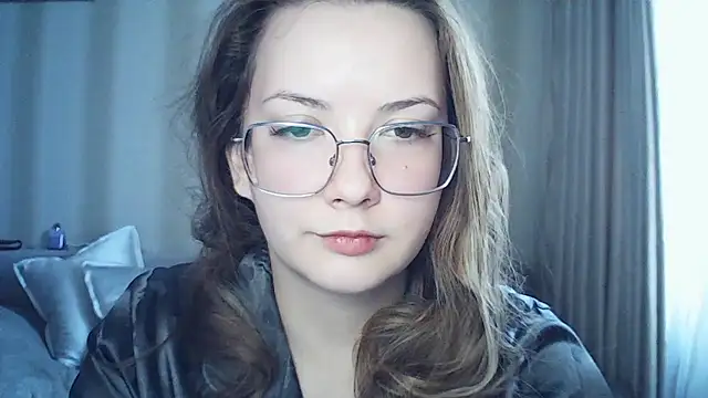 MoodieMira online show from February 2026 01:07:01 PM