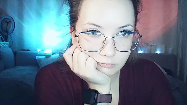 MoodieMira online show from February 2026 07:48:01 PM