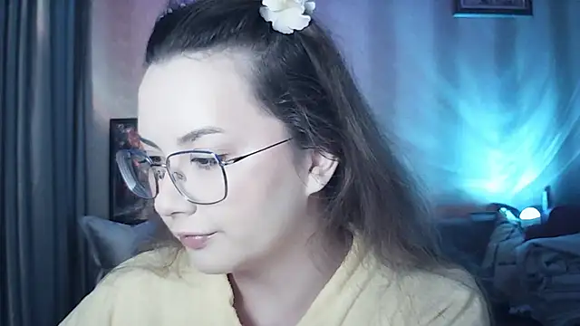 Snapshot of MoodieMira chatting on May 2026 07:00:02 PM MoodieMira online show from May 2026 07:00:02 PM