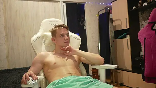 Snapshot of MIKE_GOD19 chatting on October 2025 08:07:02 PM MIKE GOD19 online show from October 2025 08:07:02 PM