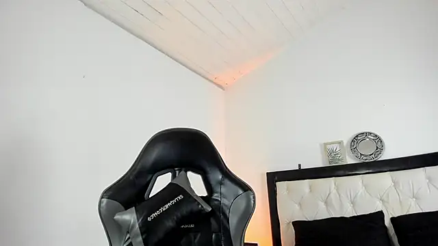 Barbieteeen online show from December 2025 04:32:01 AM