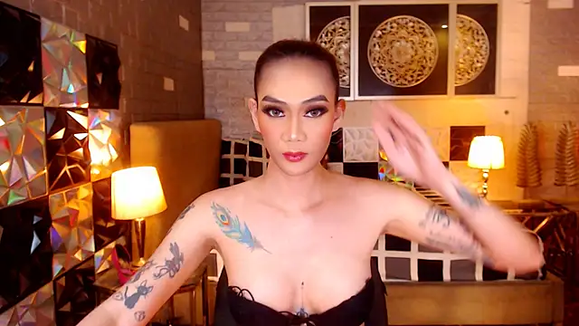 MeatyCockLuna online show from December 2025 11:00:02 PM