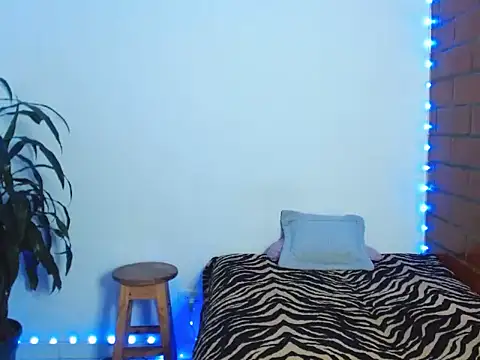 Maax3023 online show from October 2025 04:41:02 PM