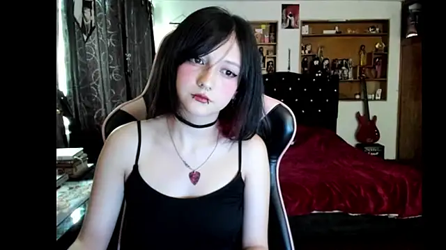 Maki Zein  online show from April 2026 09:32:01 PM