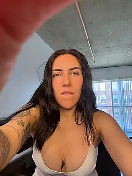 Lolathebaddie online show from February 2026 06:15:02 PM