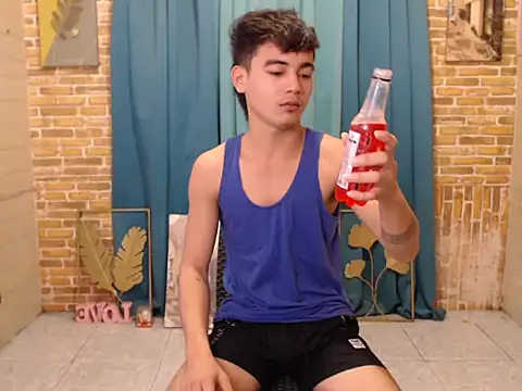 Snapshot of boy_raphael chatting on November 2025 05:42:02 AM boy raphael online show from November 2025 05:42:02 AM