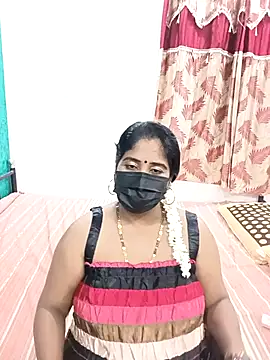 Snapshot of tamil-aunt chatting on October 2025 04:18:01 PM tamil-aunt online show from October 2025 04:18:01 PM