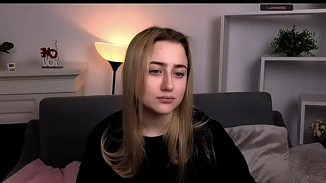 Lulu   Moon online show from March 2026 09:43:02 PM