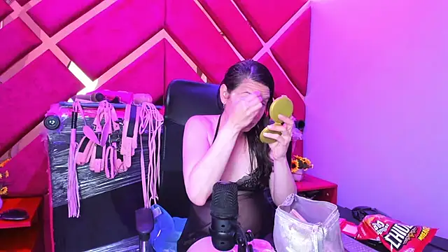 Snapshot of Kylie_Bloom chatting on June 2026 01:26:02 AM Kylie Bloom online show from June 2026 01:26:02 AM