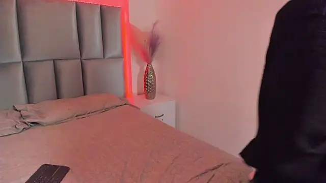 HollyPeach online show from November 2025 04:20:01 PM