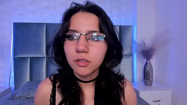 HollyPeach online show from December 2025 07:31:02 PM