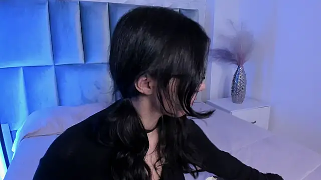 Snapshot of HollyPeach chatting on May 2026 07:52:01 PM HollyPeach online show from May 2026 07:52:01 PM