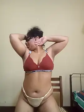 Expose Queen online show from March 2026 06:39:01 AM