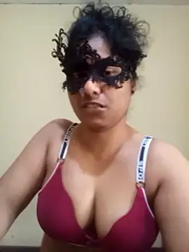 Expose Queen online show from March 2026 07:45:02 AM