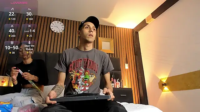 DerryAndIzzy online show from October 2025 04:02:01 AM