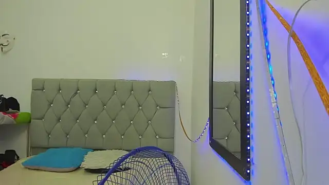 Sofi And Santy online show from November 2025 01:08:02 AM