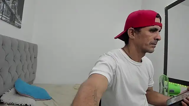 Sofi And Santy online show from February 2026 12:55:02 AM