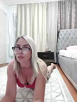 Snapshot of ElenabonyX chatting on June 2026 07:38:01 PM ElenabonyX online show from June 2026 07:38:01 PM