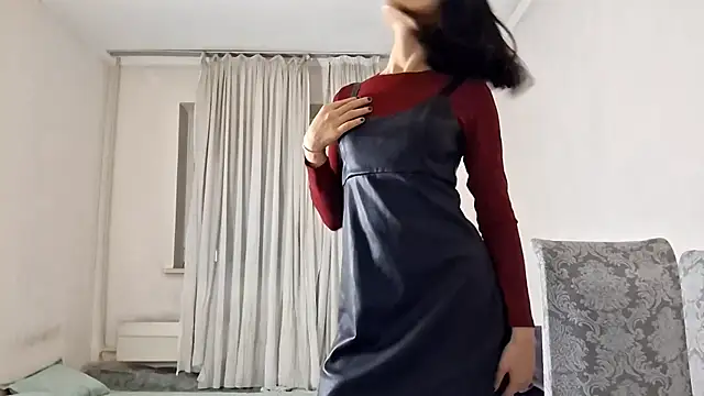 Lyndasilk online show from November 2025 05:06:02 PM