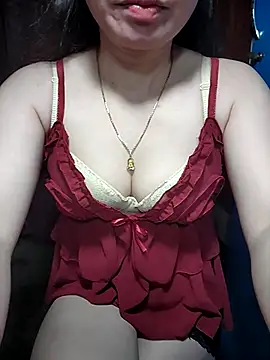 LeanaLy online show from November 2025 07:42:02 AM