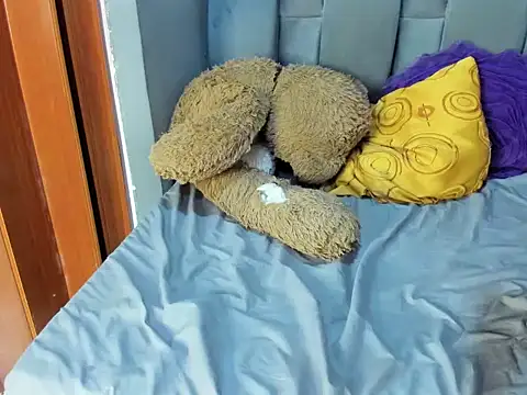 Snapshot of NalaAndSuri chatting on October 2025 04:28:01 PM NalaAndSuri online show from October 2025 04:28:01 PM