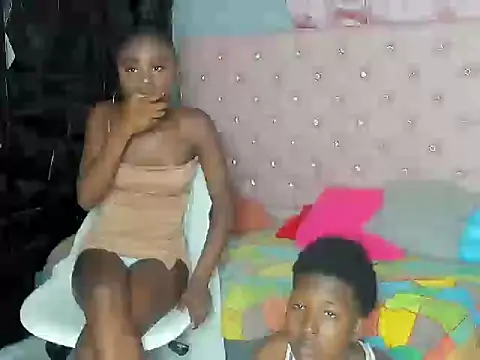 Snapshot of NalaAndSuri chatting on October 2025 04:46:01 AM NalaAndSuri online show from October 2025 04:46:01 AM