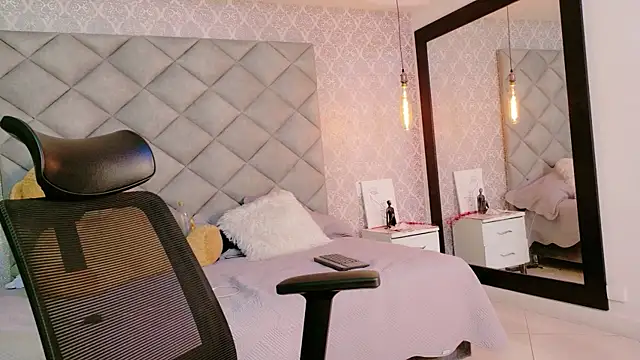 CARO ADAMS1 online show from February 2026 10:29:01 AM