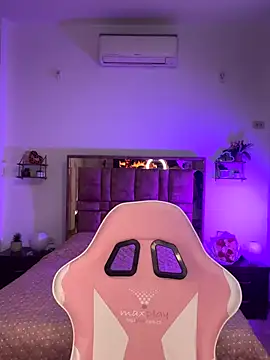 MIACUTEE  online show from November 2025 08:55:01 PM