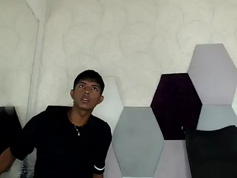 Snapshot of Mick_storm chatting on November 2025 06:52:02 PM Mick storm online show from November 2025 06:52:02 PM