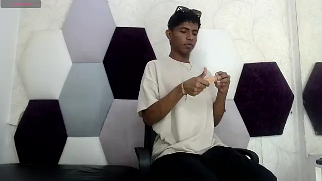 Snapshot of Mick_storm chatting on February 2026 07:32:02 PM Mick storm online show from February 2026 07:32:02 PM