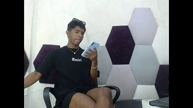 Snapshot of Mick_storm chatting on February 2026 06:47:02 PM Mick storm online show from February 2026 06:47:02 PM