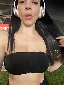 Snapshot of Kattefit chatting on May 2026 03:51:02 PM Kattefit online show from May 2026 03:51:02 PM