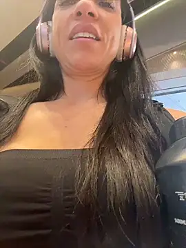 Snapshot of Kattefit chatting on May 2026 04:04:02 PM Kattefit online show from May 2026 04:04:02 PM