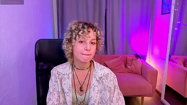 Snapshot of Mary_Wahlberg chatting on October 2025 06:02:02 AM Mary Wahlberg online show from October 2025 06:02:02 AM