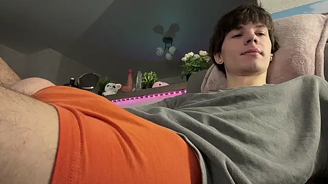 Jeremy1Scott online show from February 2026 04:17:02 AM